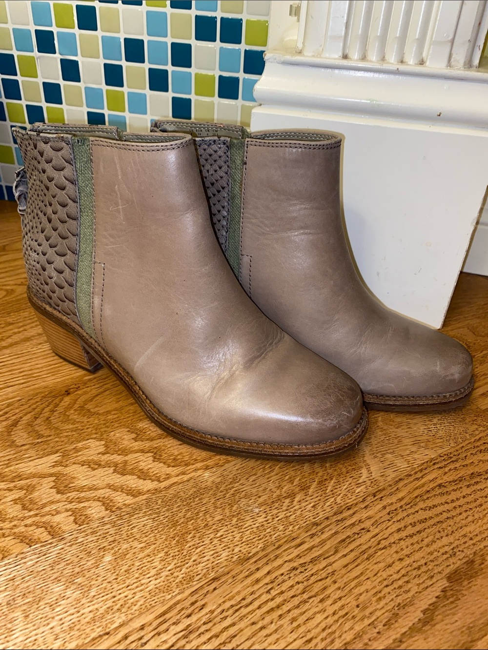 Hush Puppies Ankle Booties Size 8 / Need new insoles